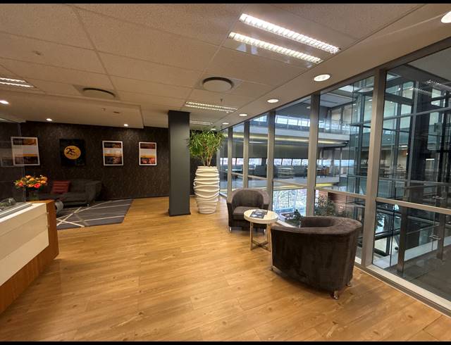 945M² OFFICE TO LET IN PARKTOWN